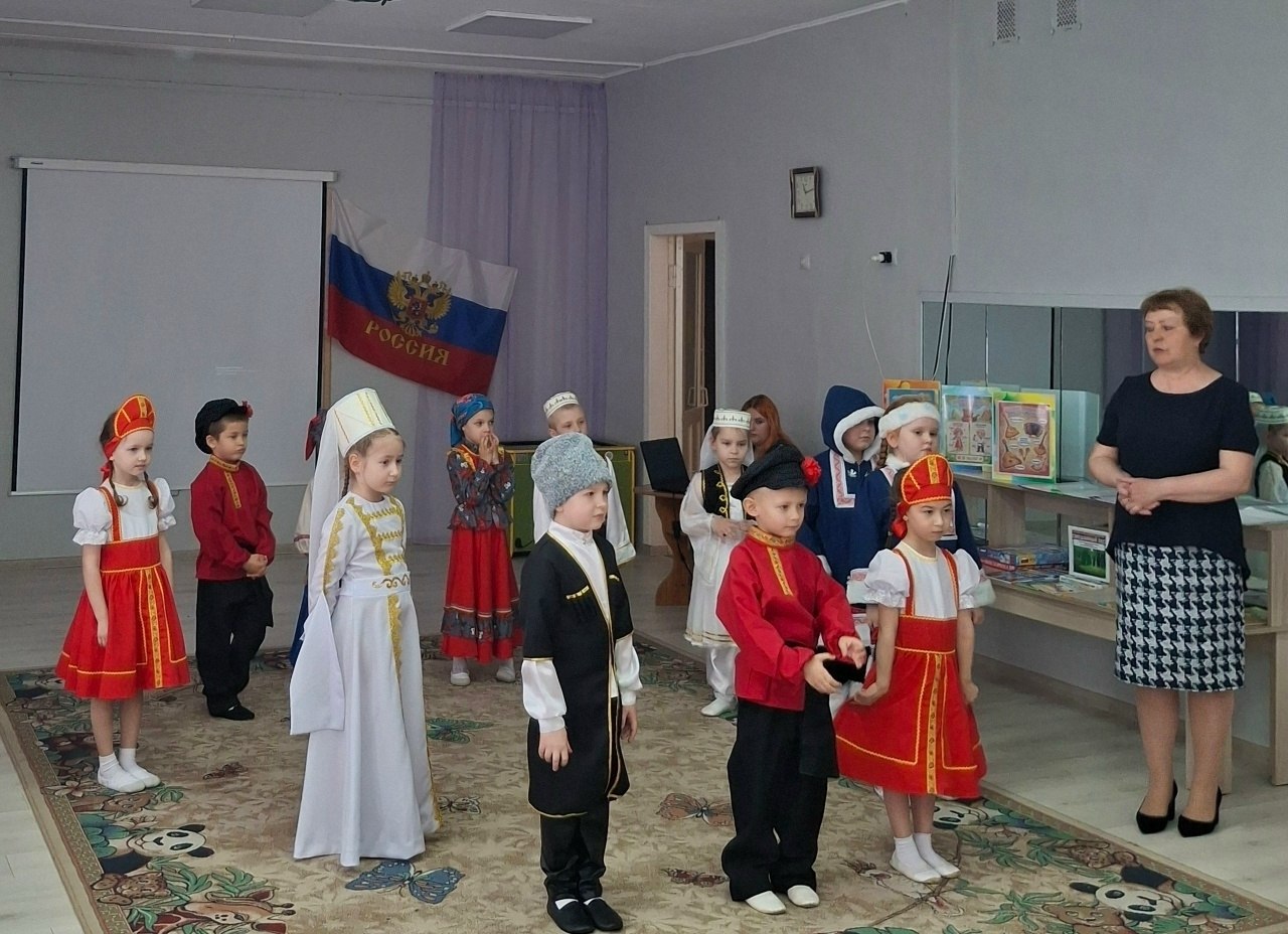 19 марта в детском саду поселка Пристень прошел районный семинар на тему "Живут в России разные народы" 19 марта в детском саду поселка Пристень прошел районный семинар на тему "Живут в России разные народы"