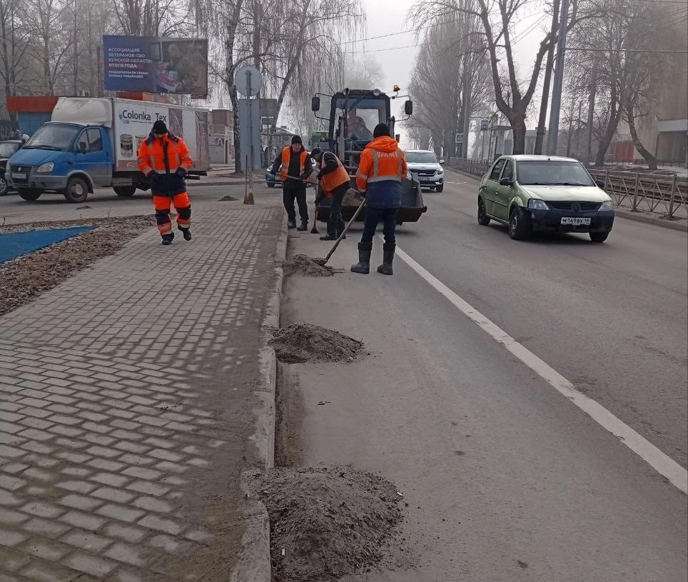 На улицах Курска наводят порядок 80 человек и 49 машин На улицах Курска наводят порядок 80 человек и 49 машин