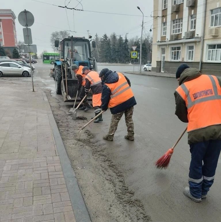 На улицах Курска наводят порядок 80 человек и 49 машин На улицах Курска наводят порядок 80 человек и 49 машин