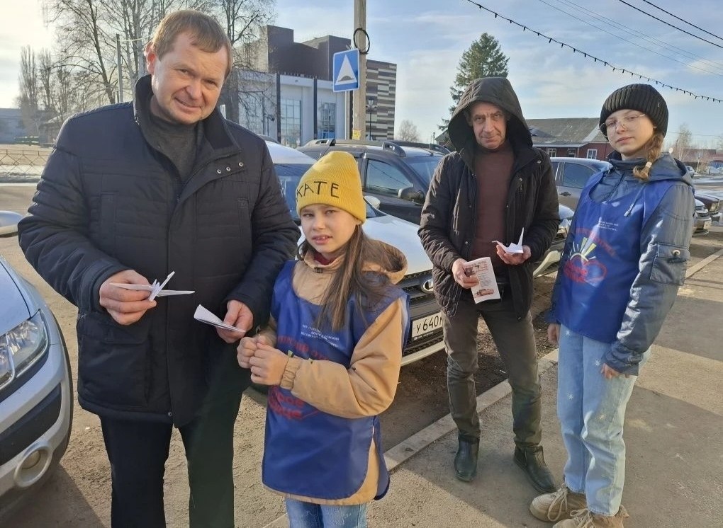 Волонтеры отряда «Доброе сердце» Черемисиновского центра соцпомощи «Содействие» провели акцию «Вместе против террора» Волонтеры отряда «Доброе сердце» Черемисиновского центра соцпомощи «Содействие» провели акцию «Вместе против террора»