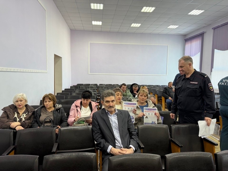 Обеспечение безопасности в преддверии православных праздников стало главной темой обсуждения в Октябрьском районе Обеспечение безопасности в преддверии православных праздников стало главной темой обсуждения в Октябрьском районе