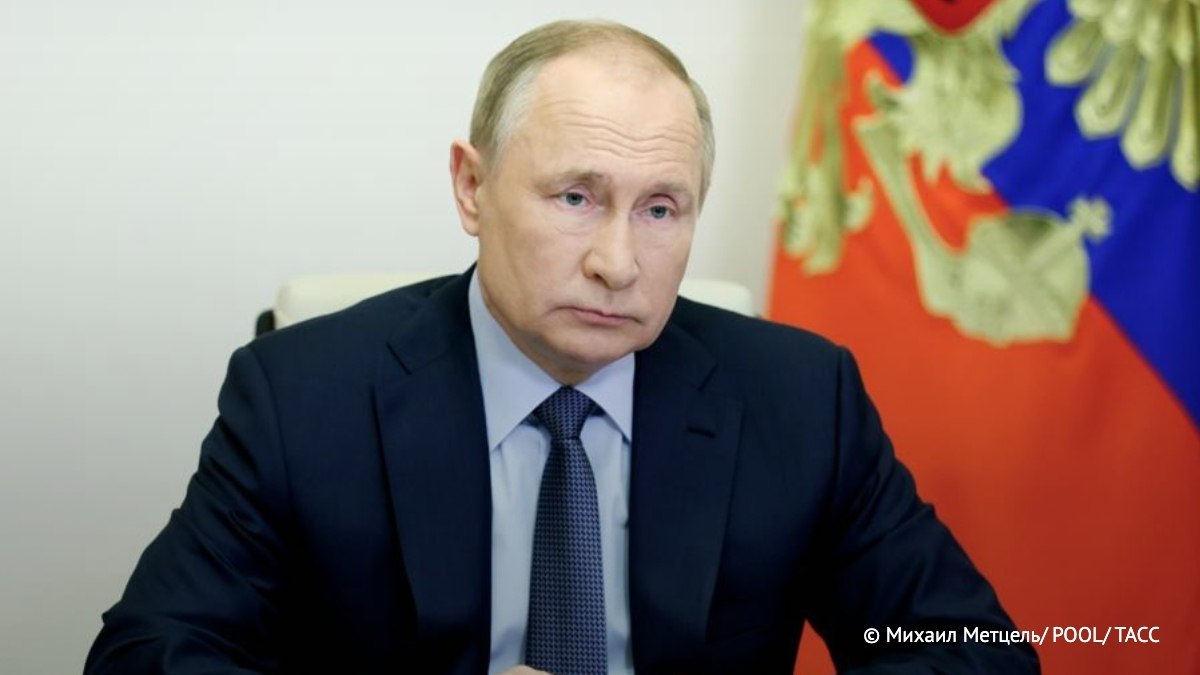 Киевский режим пытается обменивать на военных "утащенных" мирных жителей Курской области, заявил Путин