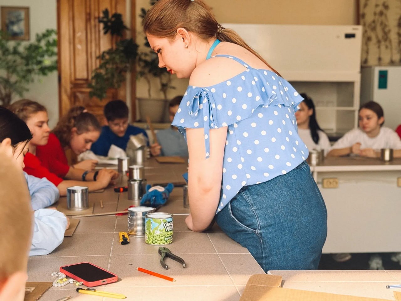 Тимуровцы «Движения Первых» города Курска приняли участие в мастер-классе по изготовлению окопных свечей