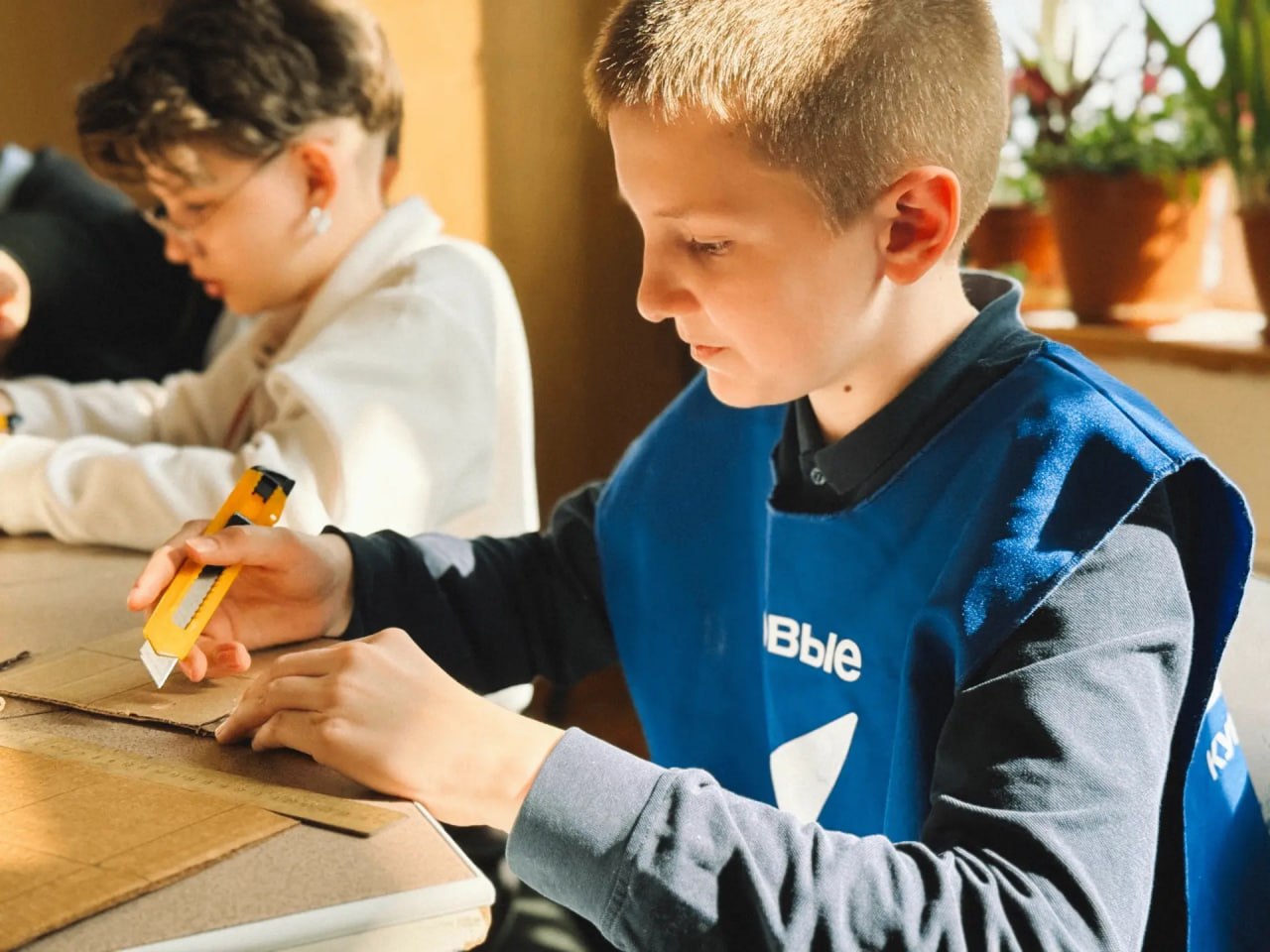 Тимуровцы «Движения Первых» города Курска приняли участие в мастер-классе по изготовлению окопных свечей Тимуровцы «Движения Первых» города Курска приняли участие в мастер-классе по изготовлению окопных свечей