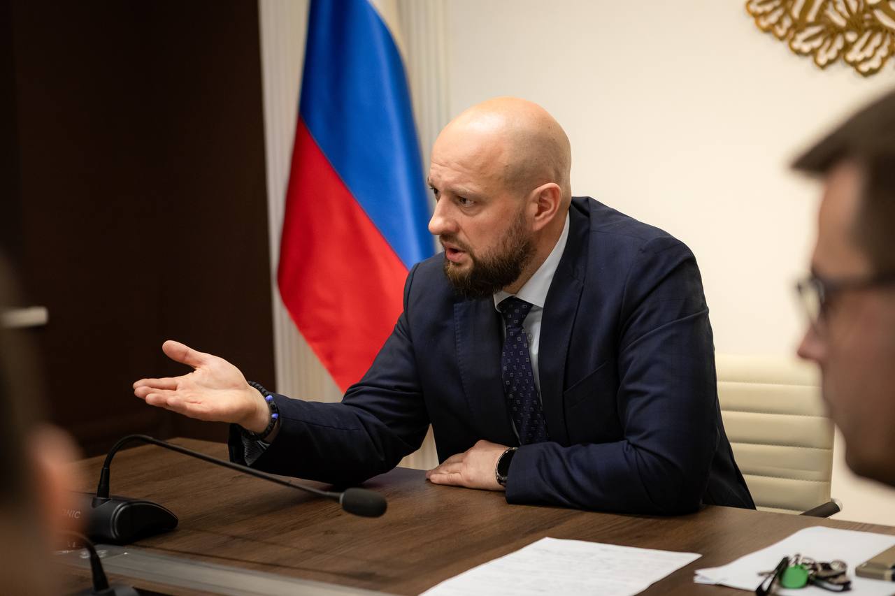 Евгений Маслов: Только что провёл совещание с главами округов и представителями городских комитетов после прямого эфира на ТРК «Сейм» Евгений Маслов: Только что провёл совещание с главами округов и представителями городских комитетов после прямого эфира на ТРК «Сейм»