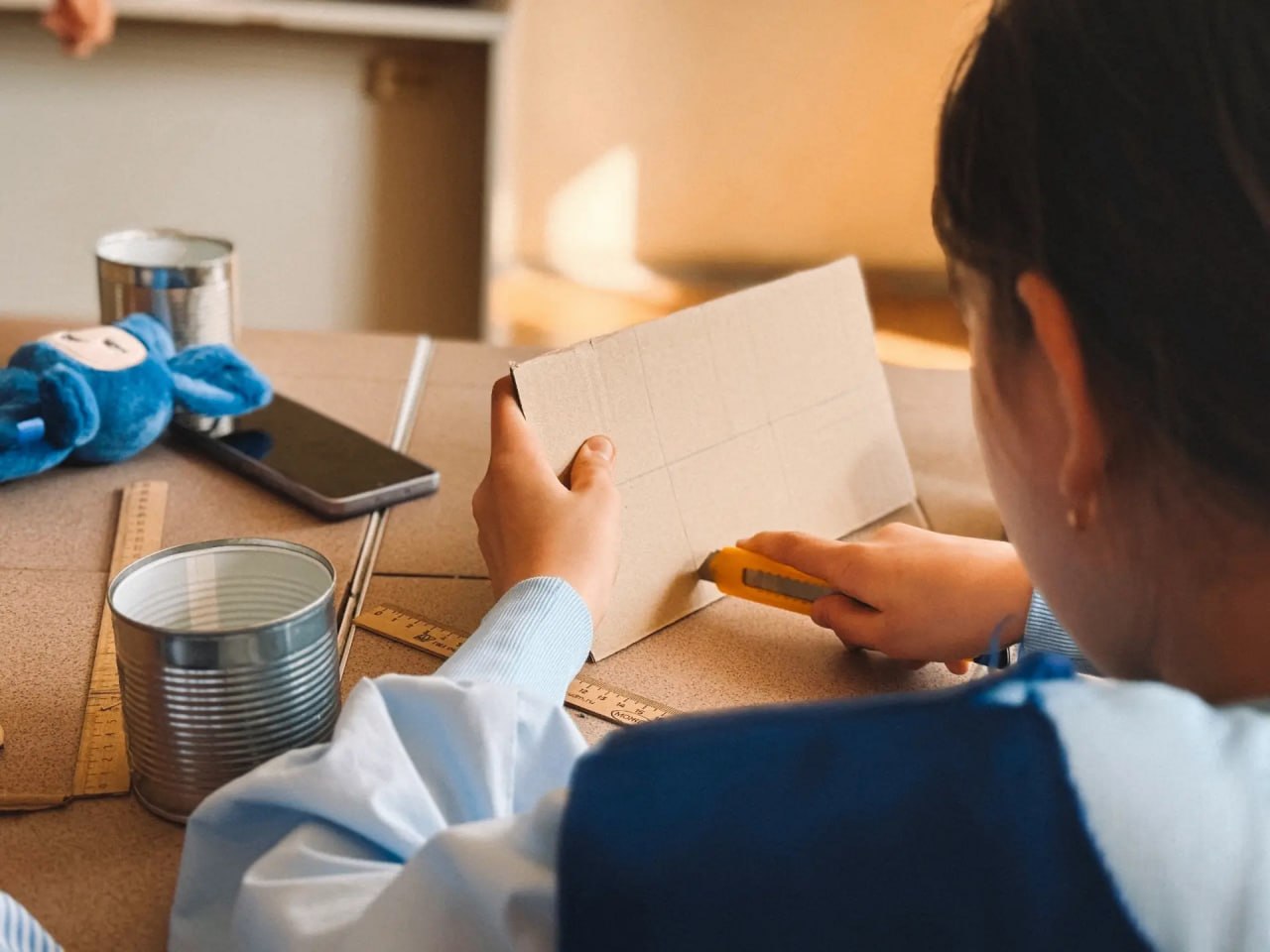 Тимуровцы «Движения Первых» города Курска приняли участие в мастер-классе по изготовлению окопных свечей Тимуровцы «Движения Первых» города Курска приняли участие в мастер-классе по изготовлению окопных свечей