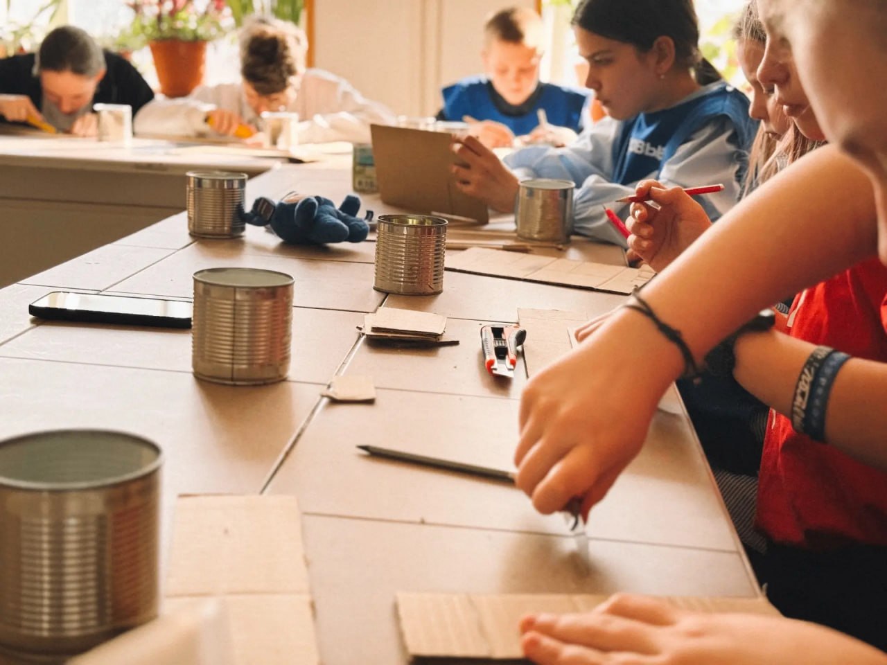 Тимуровцы «Движения Первых» города Курска приняли участие в мастер-классе по изготовлению окопных свечей Тимуровцы «Движения Первых» города Курска приняли участие в мастер-классе по изготовлению окопных свечей