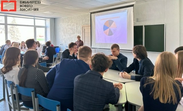 23 марта сотрудниками Центральной детской библиотеки была проведена программа «Атомный эрудит» для обучающихся МБОУ «Средняя общеобразовательная школа с углубленным изучением иностранных языков № 4» 10 А класса (классный...