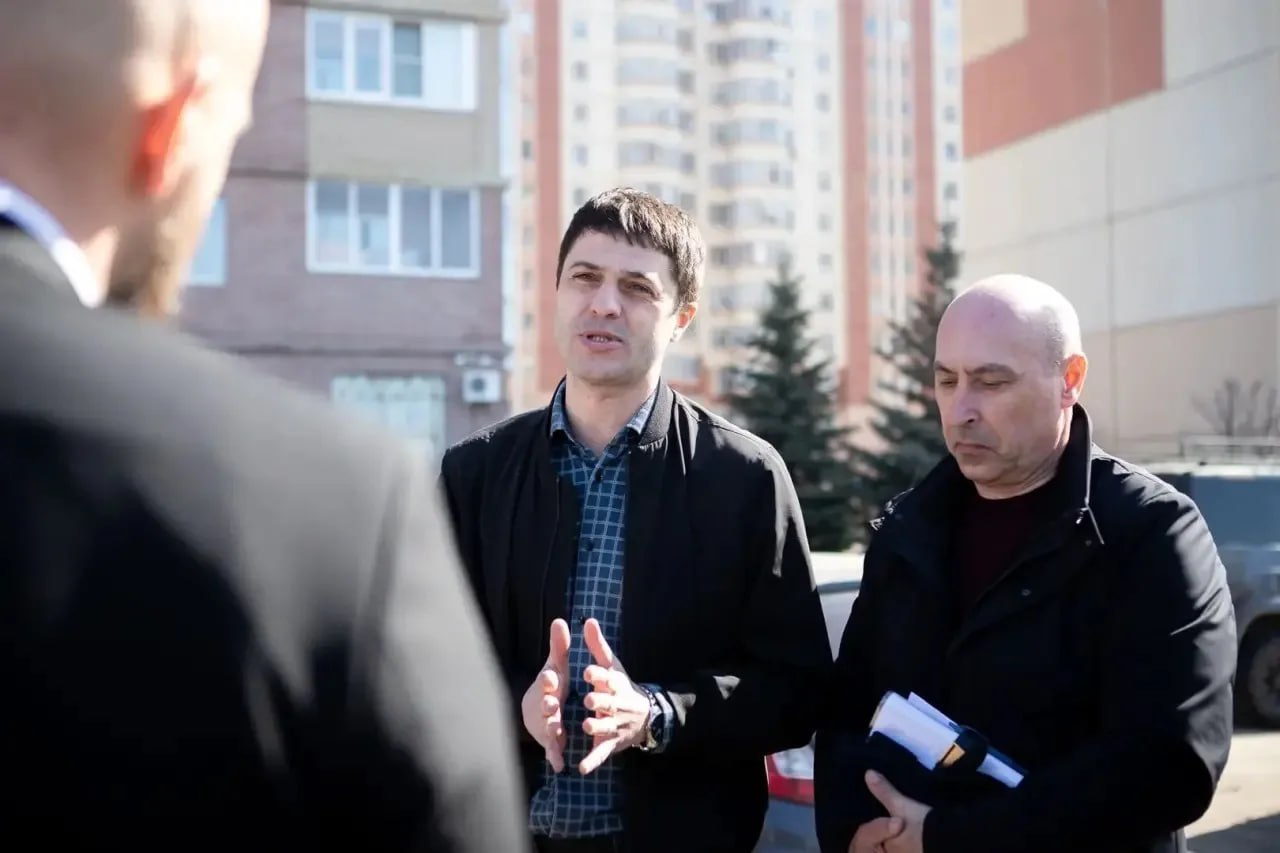 Евгений Маслов поручил завершить ямочный ремонт на Дериглазова до конца апреля Евгений Маслов поручил завершить ямочный ремонт на Дериглазова до конца апреля