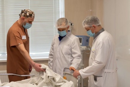 Пострадавшие от атаки ВСУ в Хомутовском районе двое курян будут лечиться в Москве