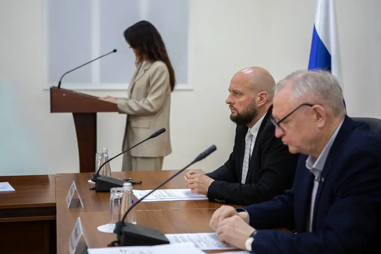 Евгений Маслов: Сегодня принял участие в заседании общественного совета города Курска под руководством Юрия Иванова Евгений Маслов: Сегодня принял участие в заседании общественного совета города Курска под руководством Юрия Иванова