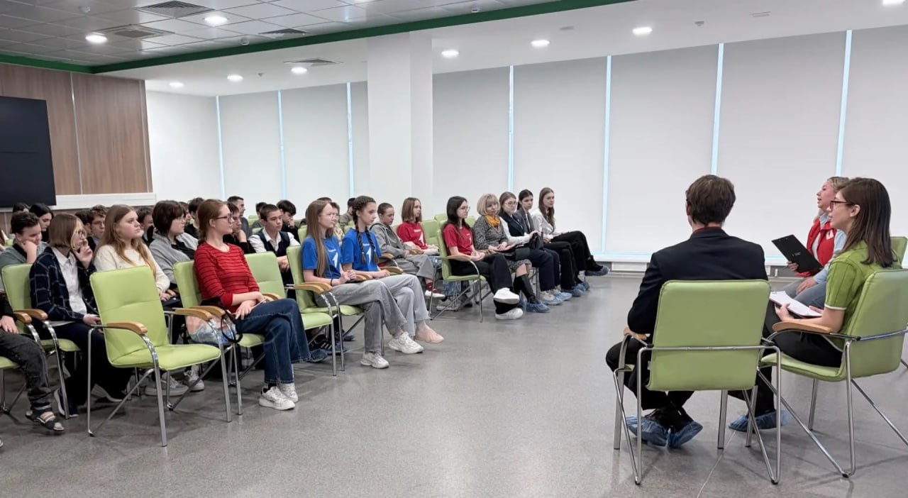 Студенты филологического факультета Курского государственного университета отпраздновали День поэзии вместе с участниками «Движения Первых» Студенты филологического факультета Курского государственного университета отпраздновали День поэзии вместе с участниками «Движения Первых»