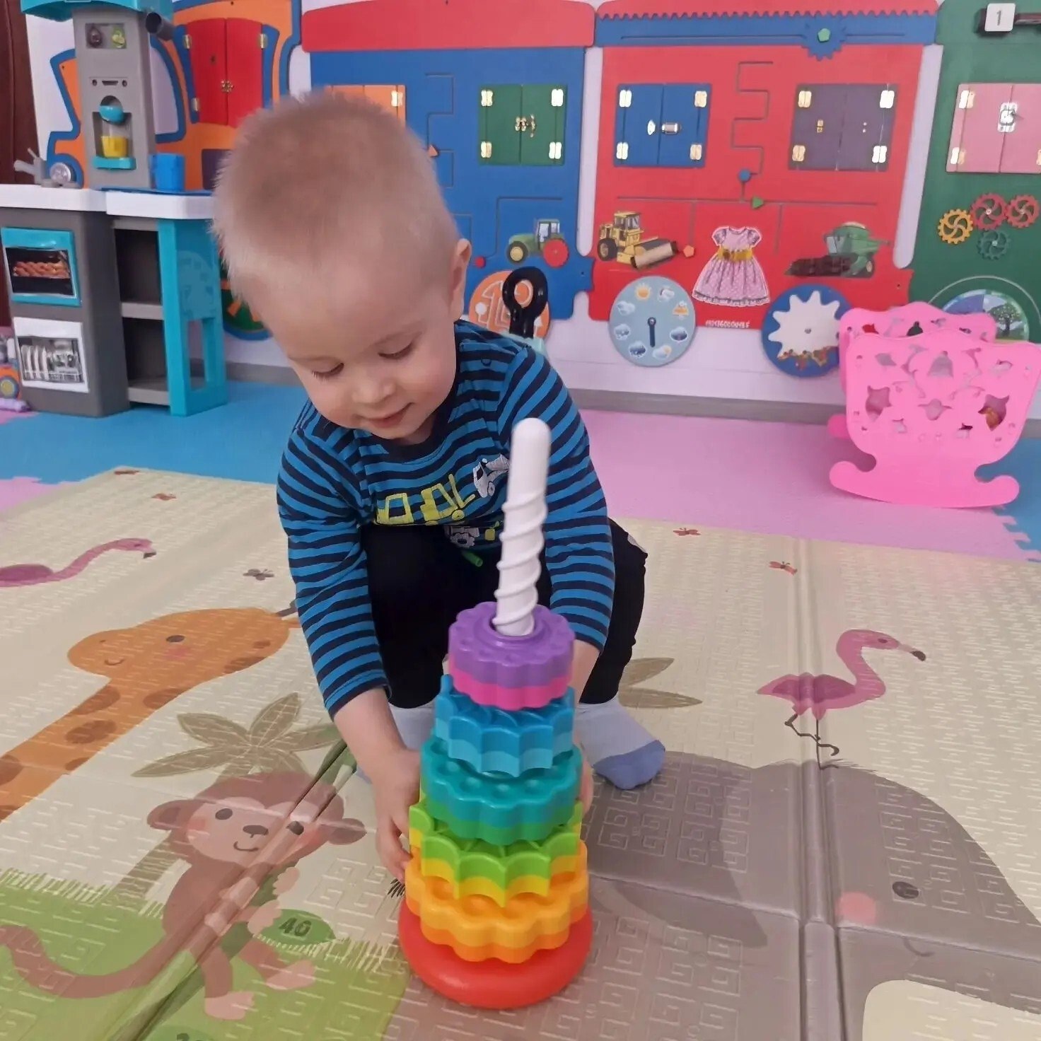 В группе кратковременного присмотра и ухода за детьми от рождения до трех лет Черемисиновского центра соцпомощи «Содействие», функционирующей при поддержке национального проекта «Семья», инициированного Президентом... В группе кратковременного присмотра и ухода за детьми от рождения до трех лет Черемисиновского центра соцпомощи «Содействие», функционирующей при поддержке национального проекта «Семья», инициированного Президентом...