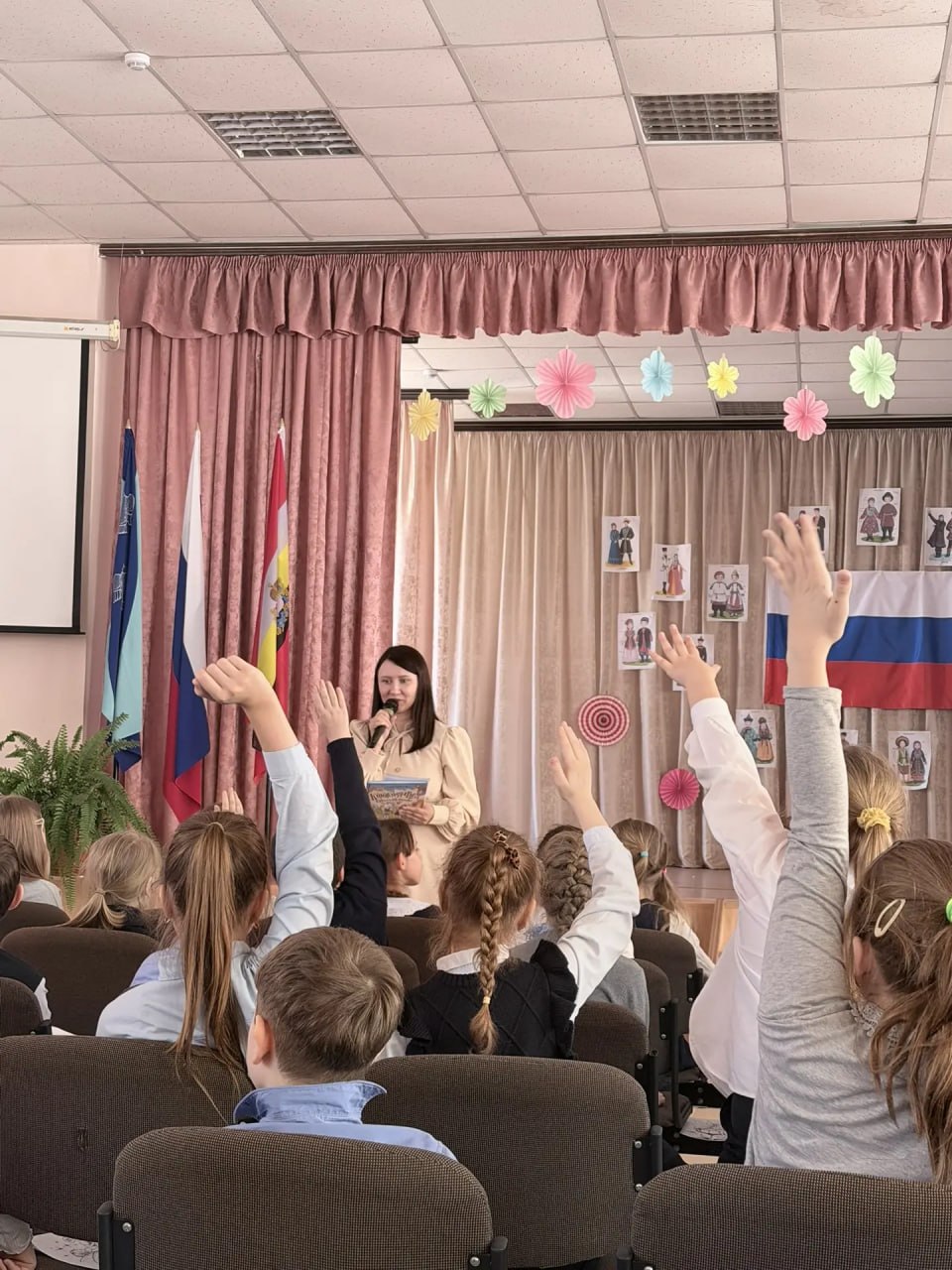 Юные куряне пообщались с детской писательницей Лидией Важинской