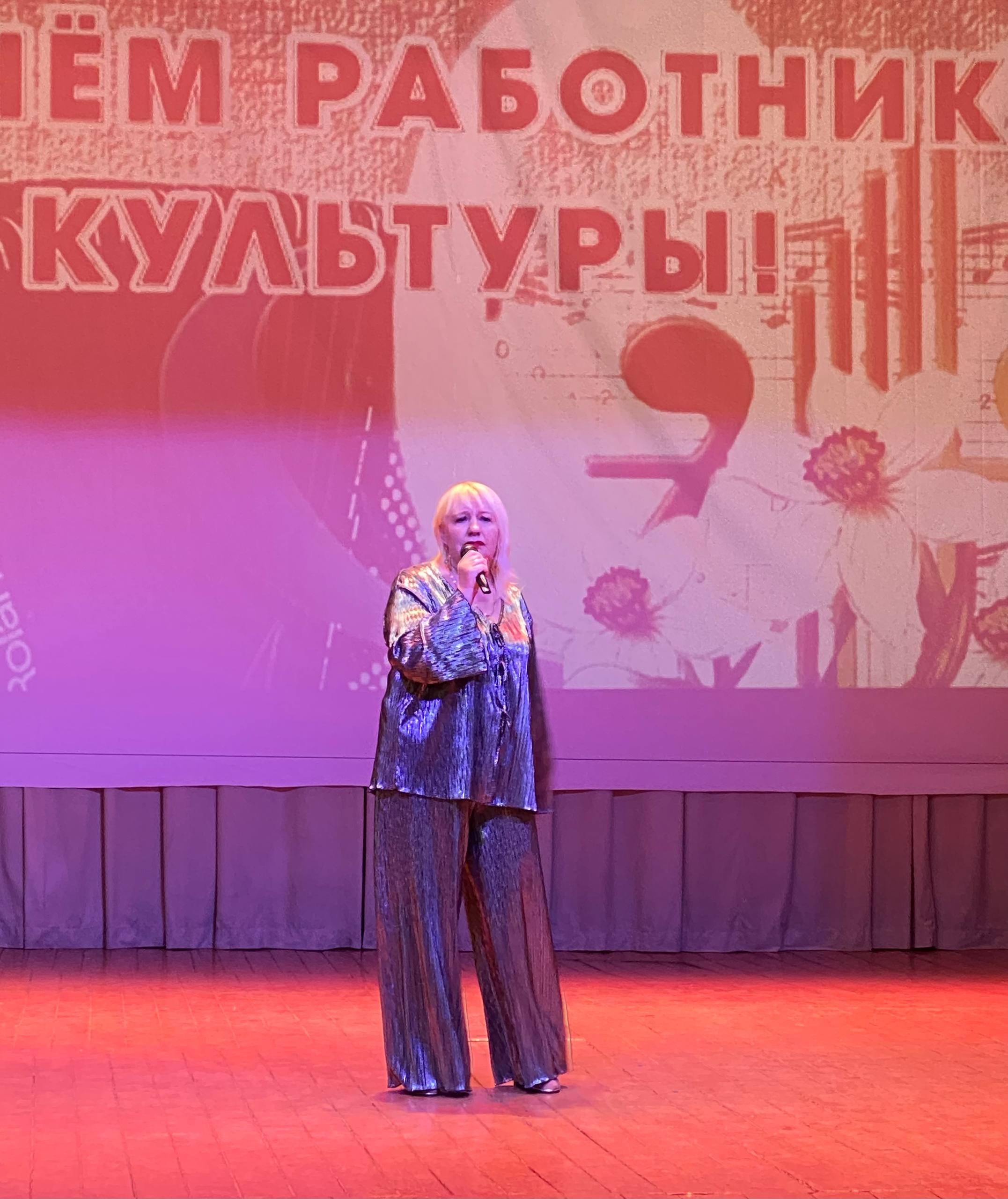 Сегодня в районном ДК состоялся праздничный концерт, посвящённый Дню работника культуры Сегодня в районном ДК состоялся праздничный концерт, посвящённый Дню работника культуры