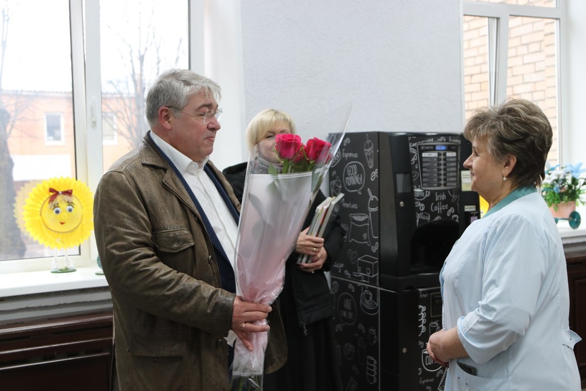 Александр Михайлов: С Ларисой Кравченко поздравили с Днем рождения директора ООО «Витафарм» Галину Чернышову, всей душой преданной своему делу