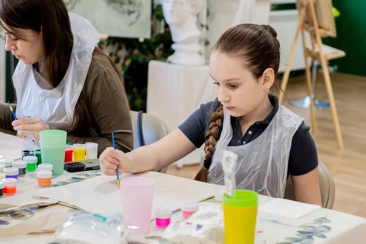 На днях в «Веранде» прошёл мастер-класс по росписи шопперов На днях в «Веранде» прошёл мастер-класс по росписи шопперов