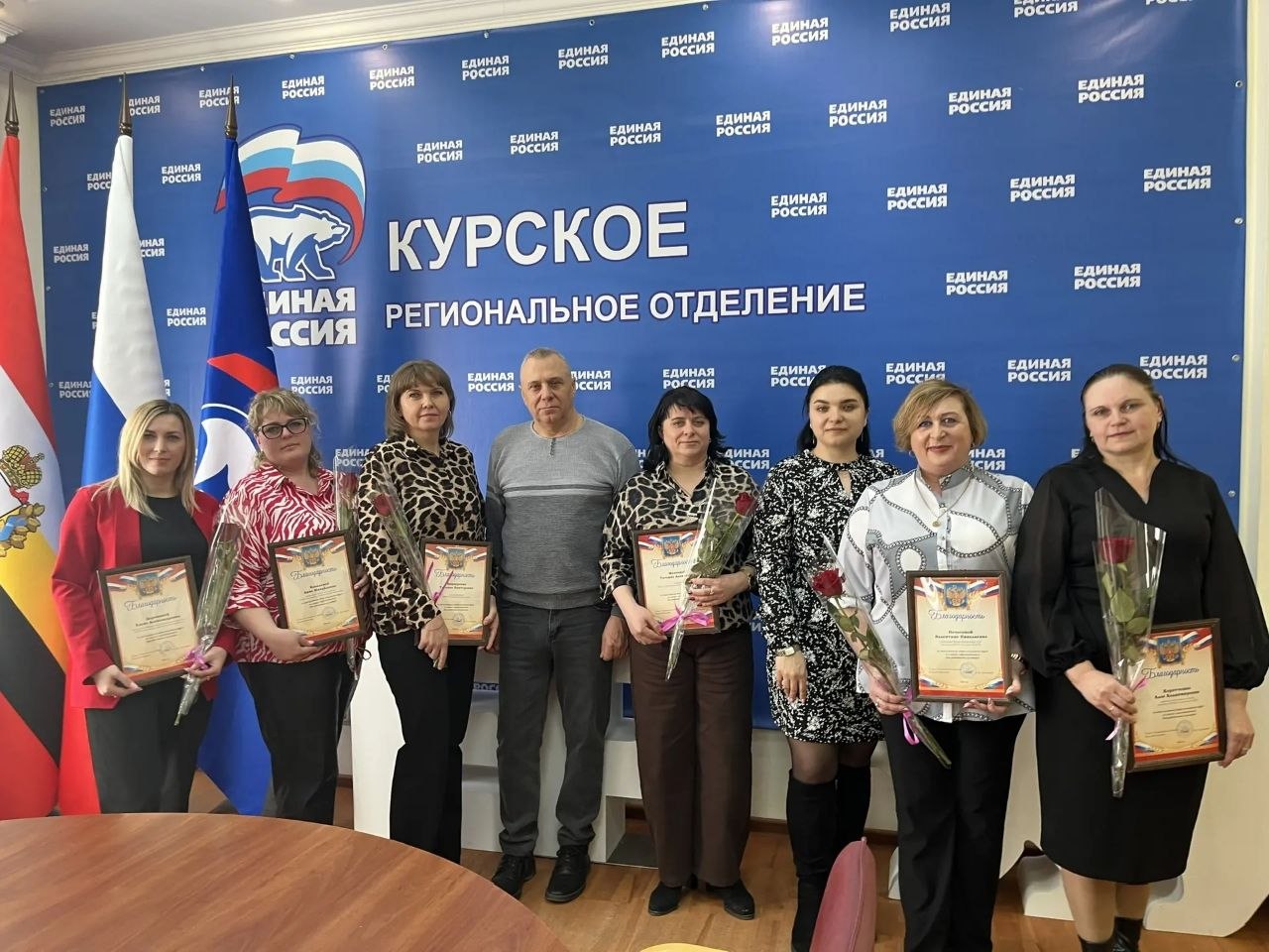 Павел Золотарев: Дорогие друзья!. Выполнил приятную миссию, встретился с замечательными людьми, работниками культуры нашего района, посвятившими свою жизнь творчеству