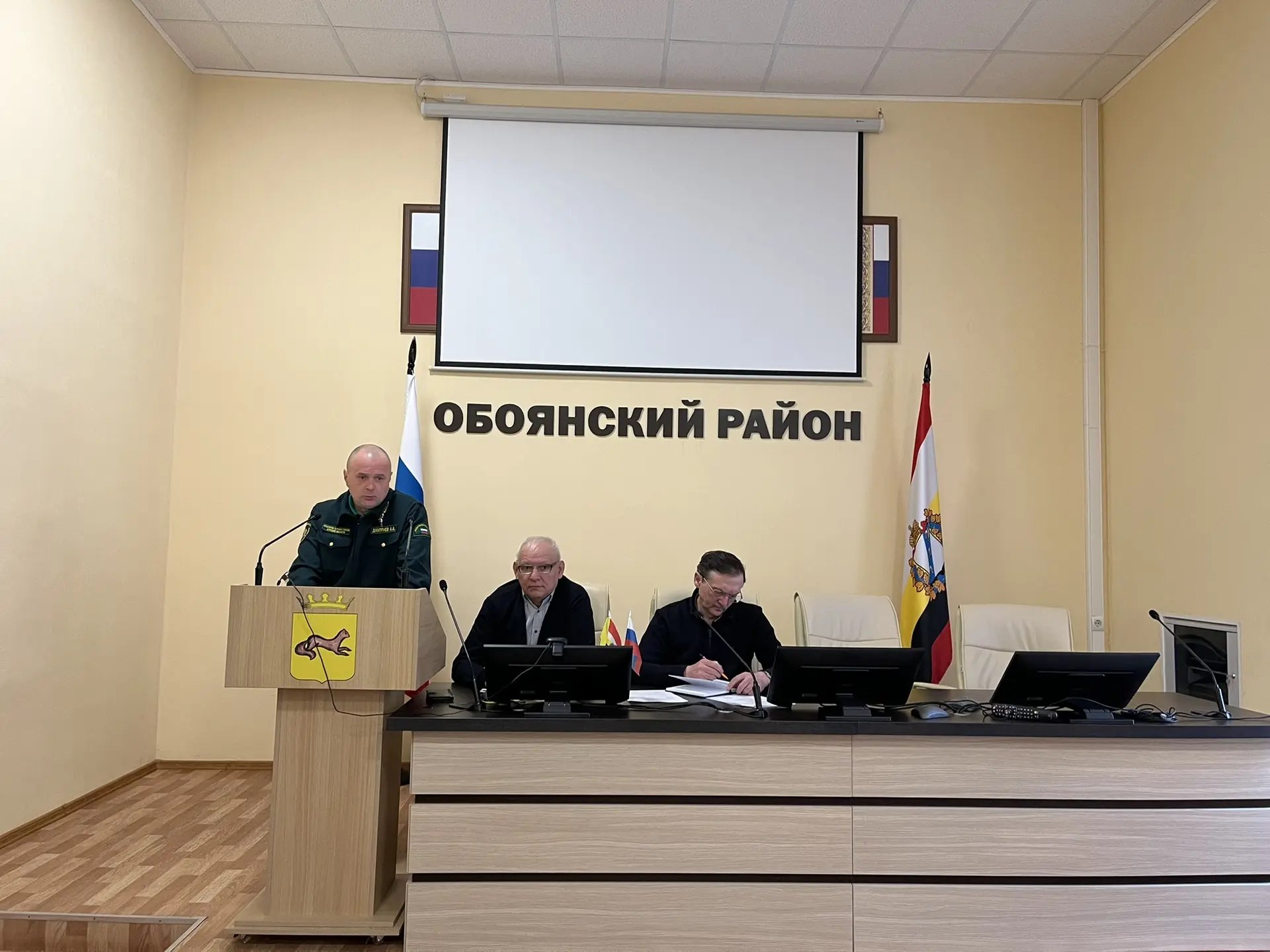 В администрации Обоянского района под председательством первого заместителя главы администрации Эдуарда Губанова состоялось заседание комиссии по предупреждению и ликвидации чрезвычайных ситуаций и обеспечению пожарной...