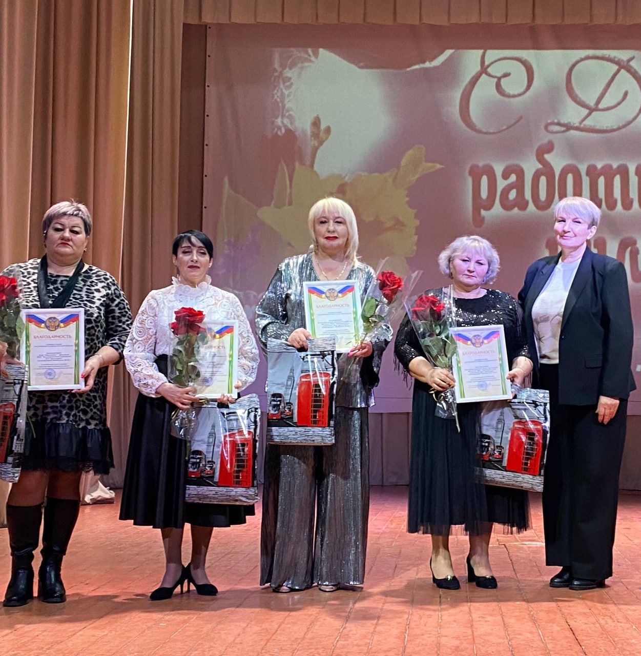 Нина Голубева: В рамках праздничных мероприятий ко Дню работника культуры, благодарностями Администрации Касторенского района сегодня были награждены отличившиеся сотрудники сферы культуры нашего района Нина Голубева: В рамках праздничных мероприятий ко Дню работника культуры, благодарностями Администрации Касторенского района сегодня были награждены отличившиеся сотрудники сферы культуры нашего района