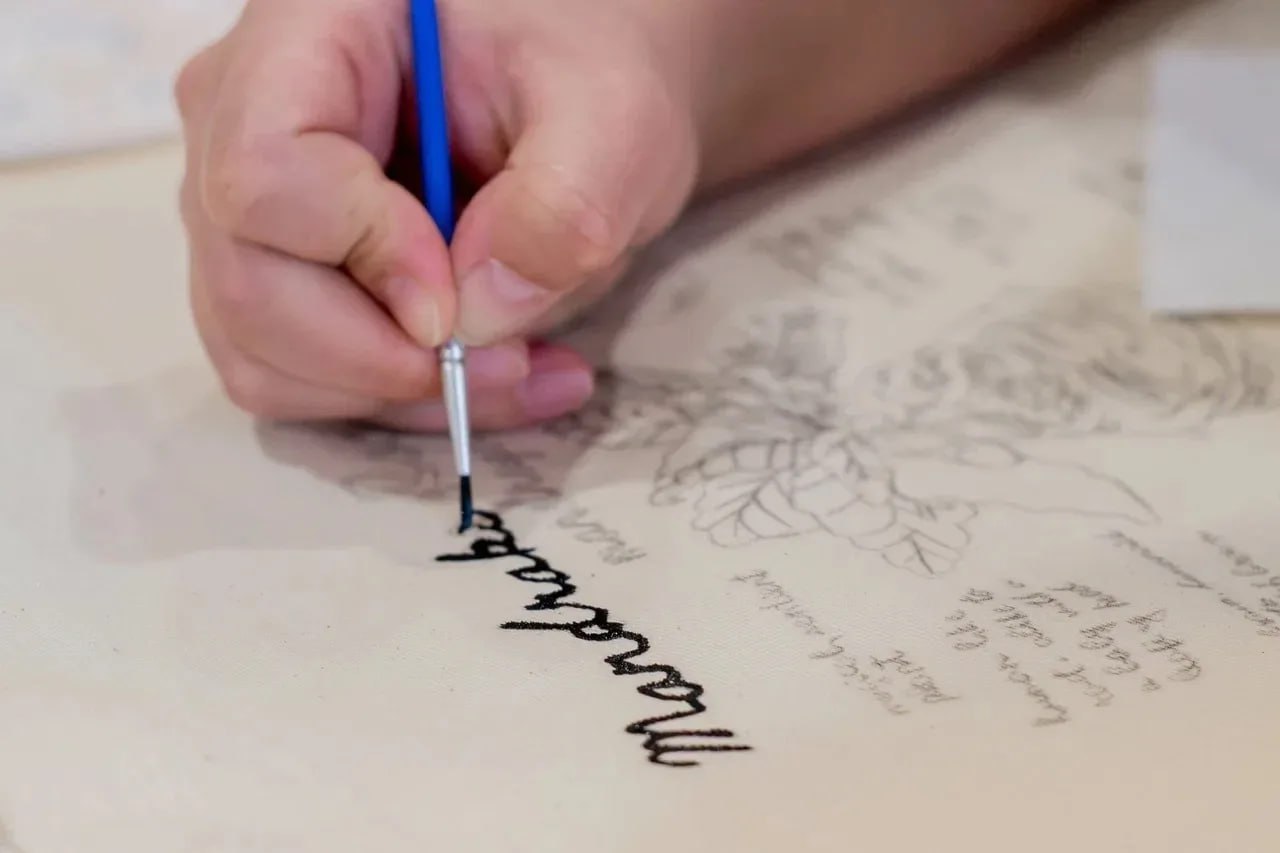 На днях в «Веранде» прошёл мастер-класс по росписи шопперов На днях в «Веранде» прошёл мастер-класс по росписи шопперов