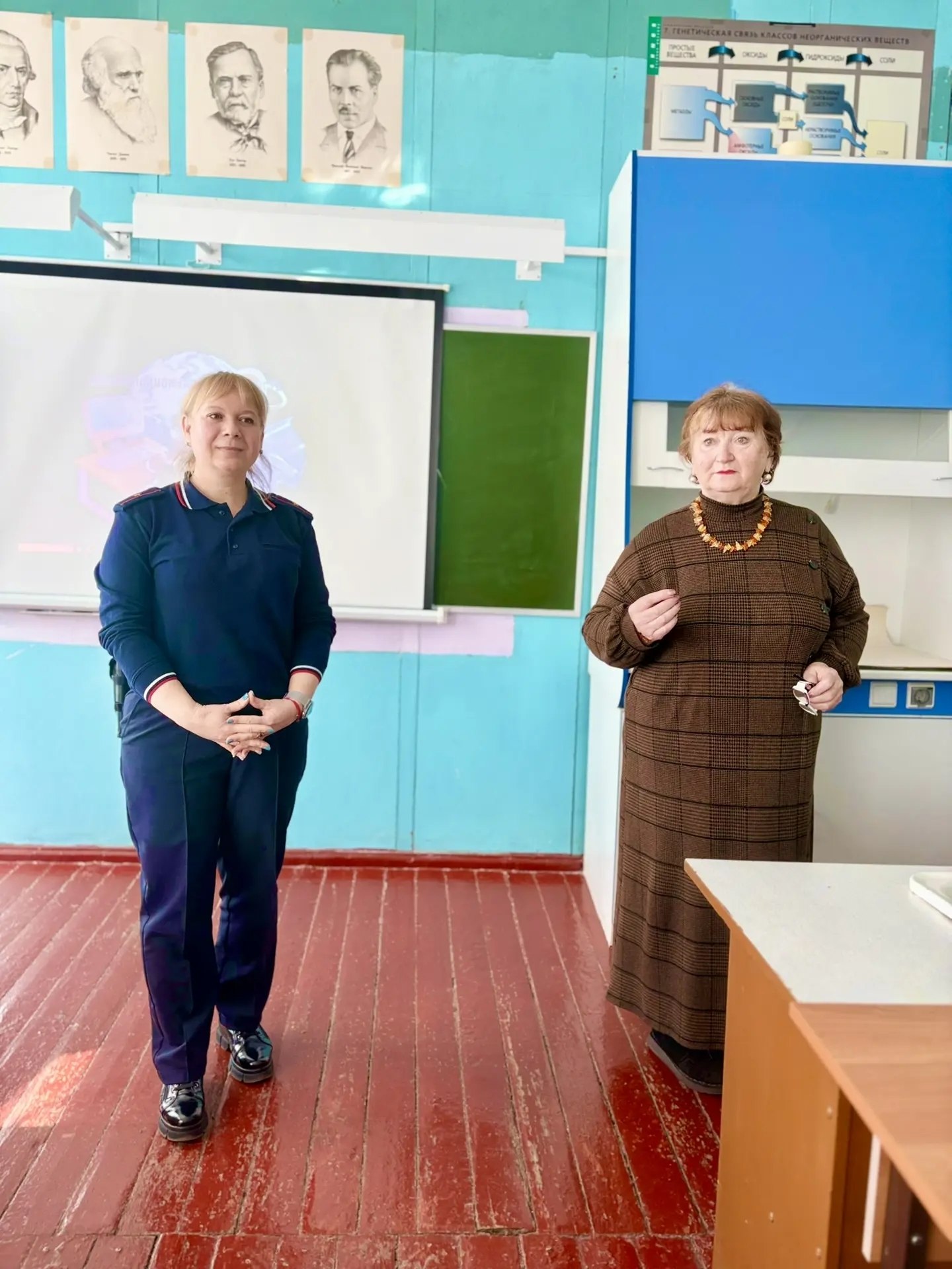 Вчера в Краснодолинской школе состоялась профилактическая беседа для старшеклассников Вчера в Краснодолинской школе состоялась профилактическая беседа для старшеклассников