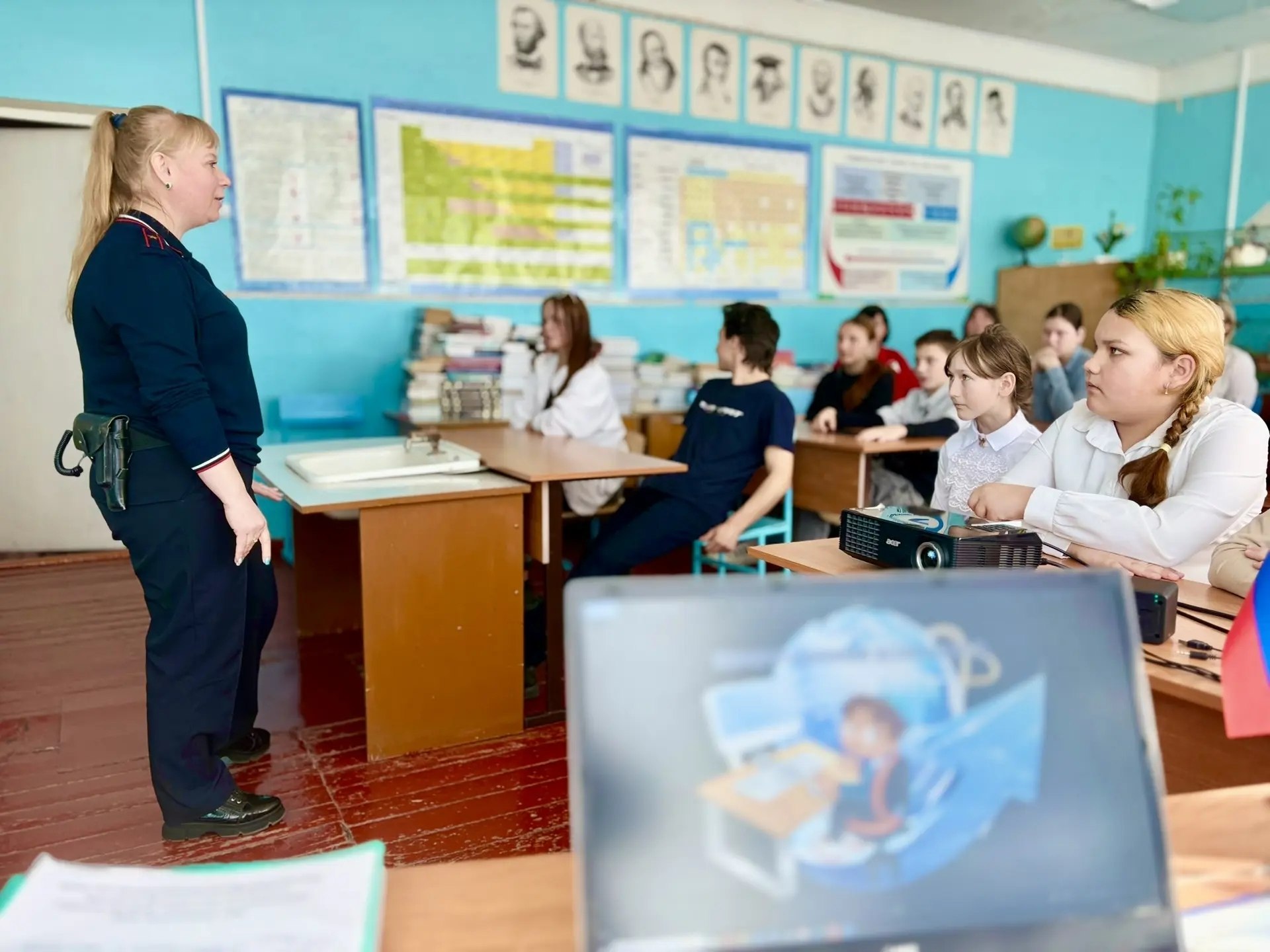 Вчера в Краснодолинской школе состоялась профилактическая беседа для старшеклассников Вчера в Краснодолинской школе состоялась профилактическая беседа для старшеклассников