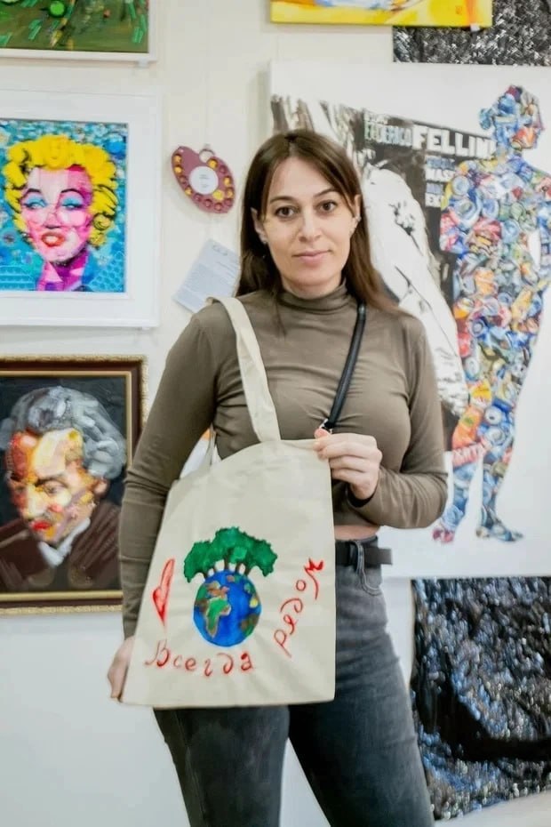 На днях в «Веранде» прошёл мастер-класс по росписи шопперов На днях в «Веранде» прошёл мастер-класс по росписи шопперов