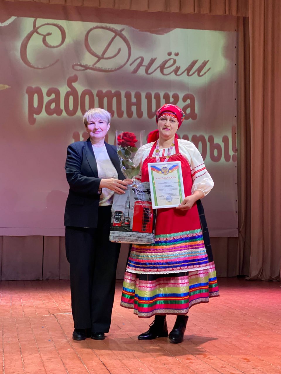 Нина Голубева: В рамках праздничных мероприятий ко Дню работника культуры, благодарностями Администрации Касторенского района сегодня были награждены отличившиеся сотрудники сферы культуры нашего района Нина Голубева: В рамках праздничных мероприятий ко Дню работника культуры, благодарностями Администрации Касторенского района сегодня были награждены отличившиеся сотрудники сферы культуры нашего района