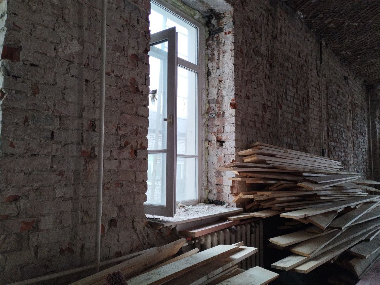 В Курске реставрируют здание гинекологического отделения на улице Ленина