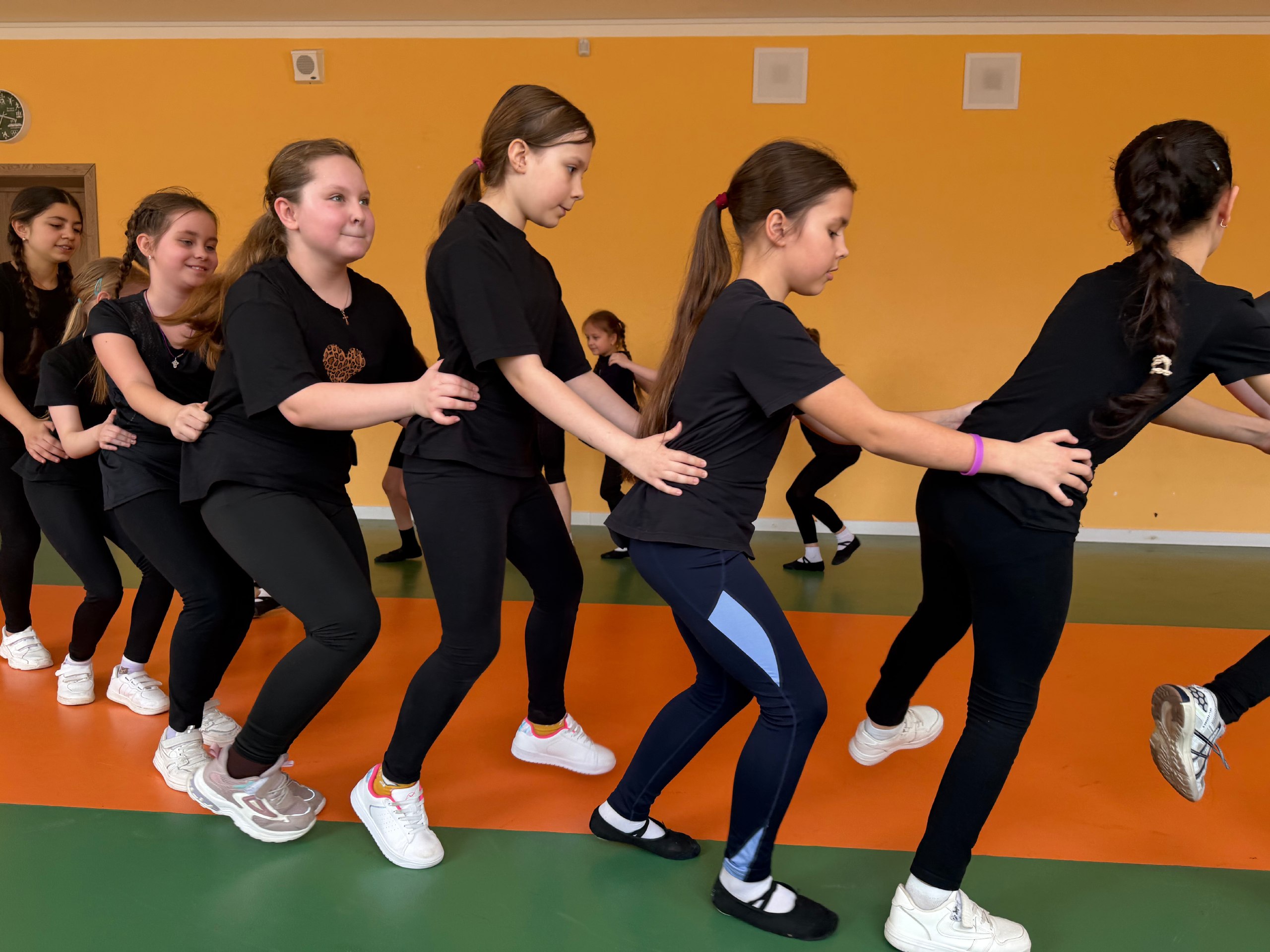 В отделении спортивных танцев и чирлидинга «Твой выбор» прошёл танцевальный марафон «Весенние ритмы» В отделении спортивных танцев и чирлидинга «Твой выбор» прошёл танцевальный марафон «Весенние ритмы»