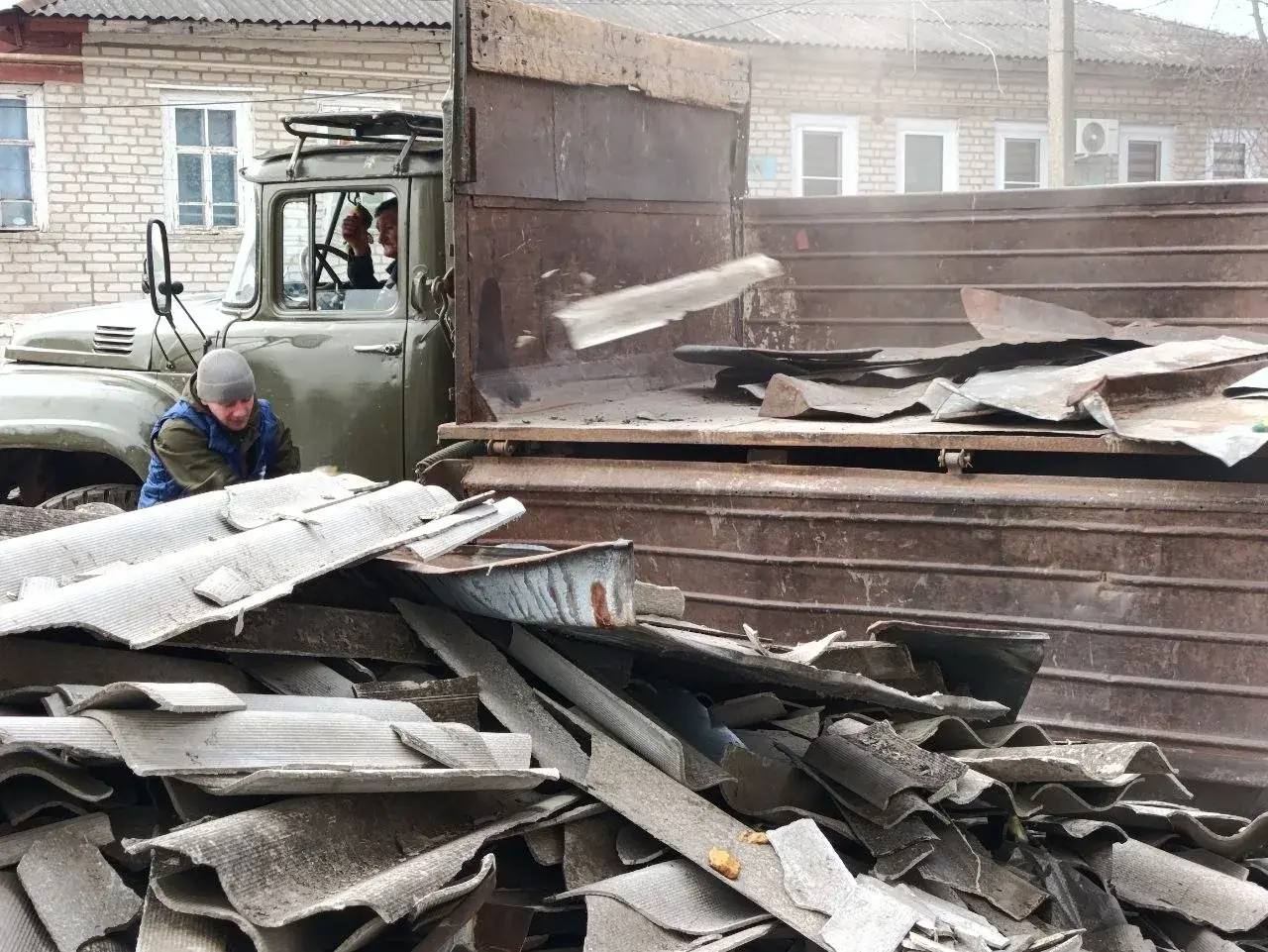 Игорь Кастюкевич: Волонтеры лагеря Единой России «Курский рубеж» оказывают помощь жителям Рыльского района Курской области. Игорь Кастюкевич: Волонтеры лагеря Единой России «Курский рубеж» оказывают помощь жителям Рыльского района Курской области.