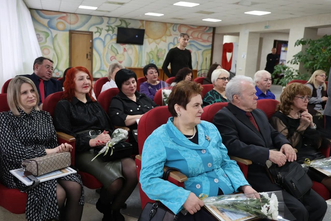 Александр Фролков: 27 марта в Железногорском культурно - досуговом центре прошло торжественное мероприятие, посвященное профессиональному празднику работников культуры Александр Фролков: 27 марта в Железногорском культурно - досуговом центре прошло торжественное мероприятие, посвященное профессиональному празднику работников культуры