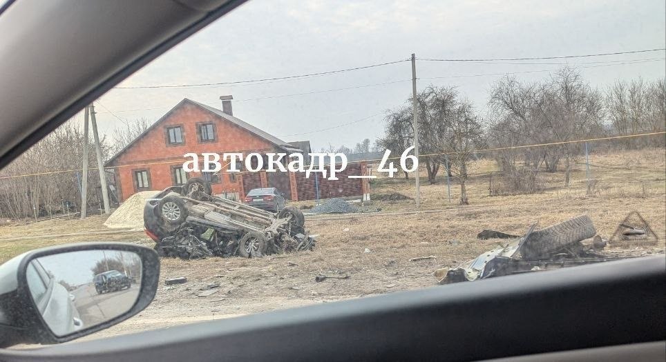 Три человека пострадали в лобовой аварии в Октябрьском районе Курской области Три человека пострадали в лобовой аварии в Октябрьском районе Курской области