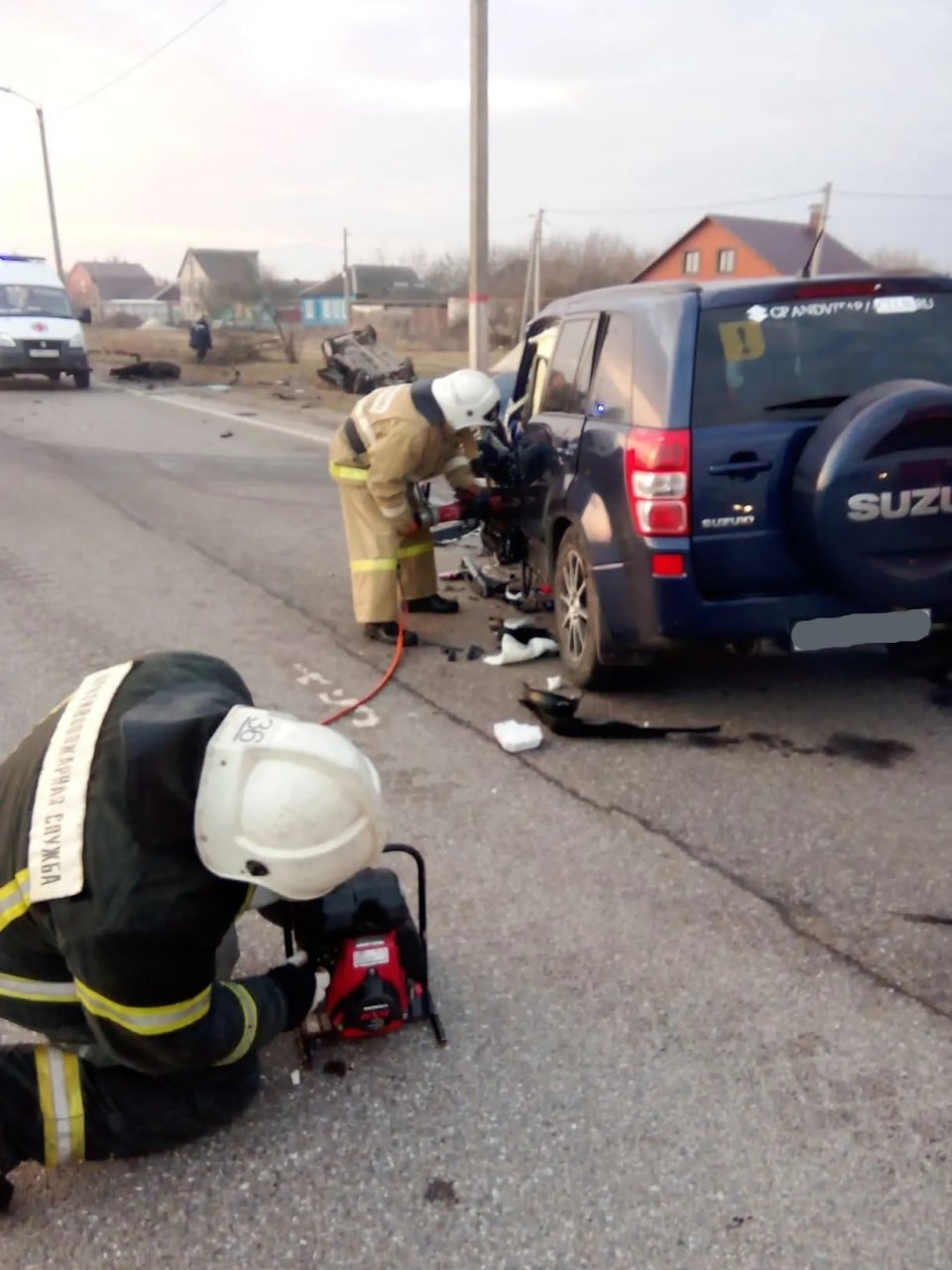 Три человека пострадали в лобовой аварии в Октябрьском районе Курской области Три человека пострадали в лобовой аварии в Октябрьском районе Курской области