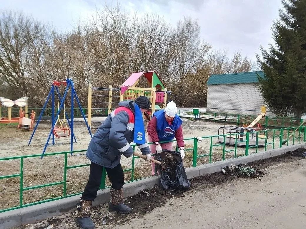 Курские партийцы присоединились к субботникам Курские партийцы присоединились к субботникам