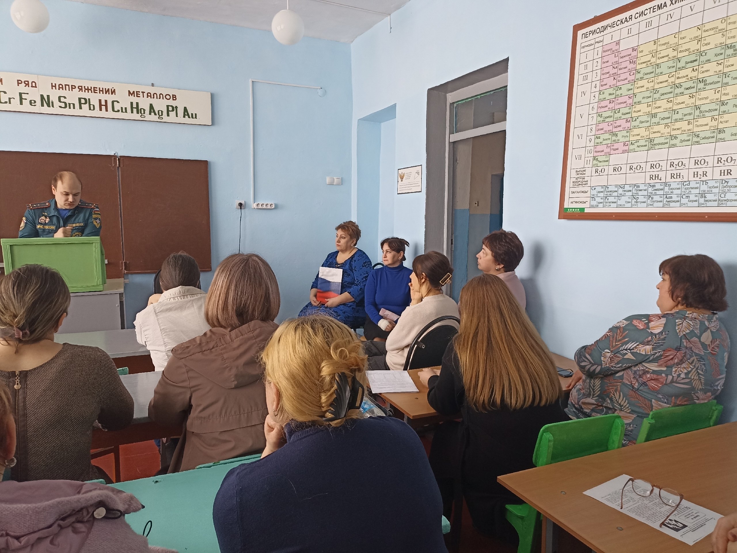 В преддверии весенних каникул в МКОУ "Хмелевская ООШ " состоялось важное общешкольное родительское собрание на тему "Вместе за безопасность детей" В преддверии весенних каникул в МКОУ "Хмелевская ООШ " состоялось важное общешкольное родительское собрание на тему "Вместе за безопасность детей"