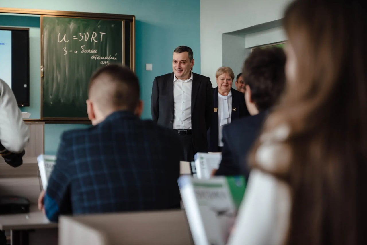 Уже в 2027 году выплаты по программе «Земский учитель» могут увеличить до 2 млн рублей