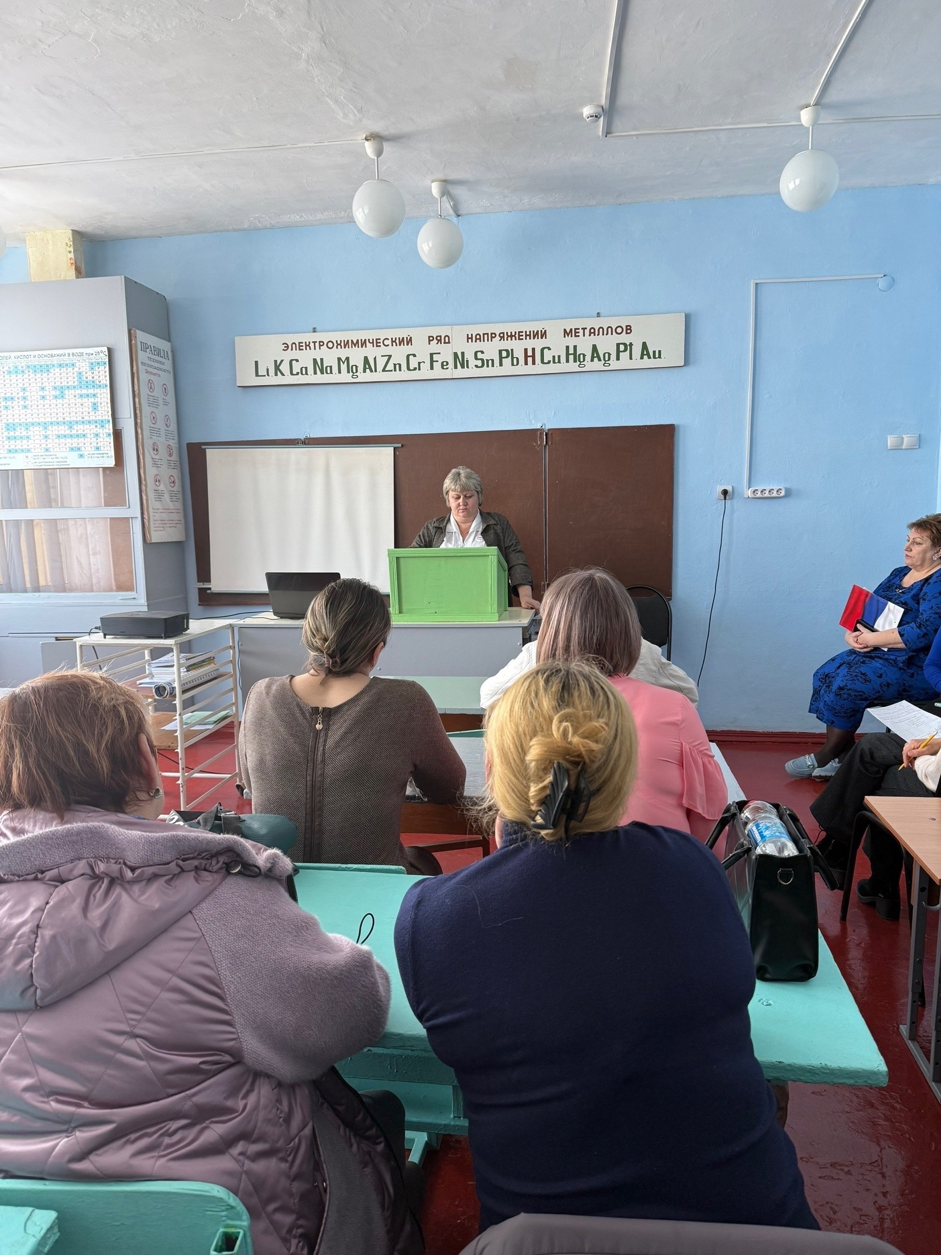 В преддверии весенних каникул в МКОУ "Хмелевская ООШ " состоялось важное общешкольное родительское собрание на тему "Вместе за безопасность детей" В преддверии весенних каникул в МКОУ "Хмелевская ООШ " состоялось важное общешкольное родительское собрание на тему "Вместе за безопасность детей"