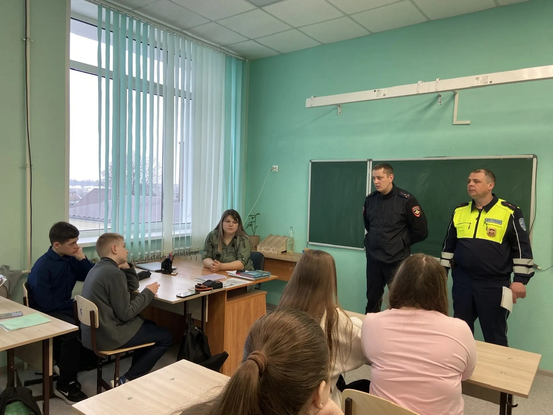 В канун весенних каникул старший государственный инспектор безопасности дорожного движения Чаплыгин Николай Михайлович и государственный инспектор безопасности дорожного движения Свинцицкий Алексей Николаевич провели...