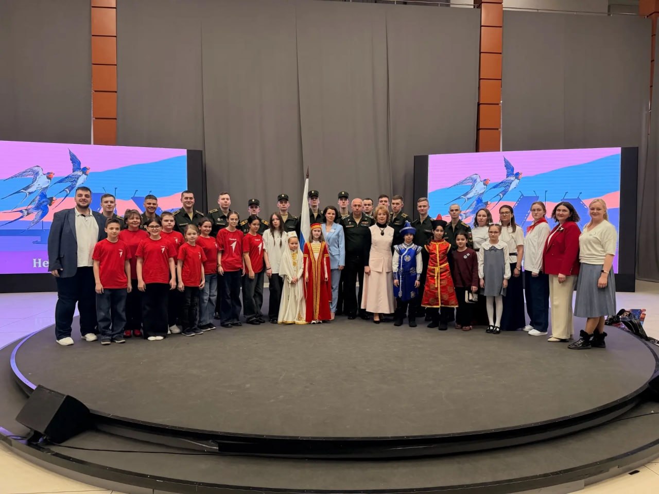 Курские школьники - в числе участников фестиваля «Невские ласточки» в Санкт-Петербурге Курские школьники - в числе участников фестиваля «Невские ласточки» в Санкт-Петербурге