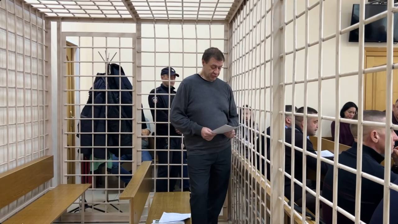 Сергей Мардан: Бывший курский вице-губернатор Дедов, в ходе своего заключительного выступления в суде заявил, что ему стыдно смотреть людям в глаза