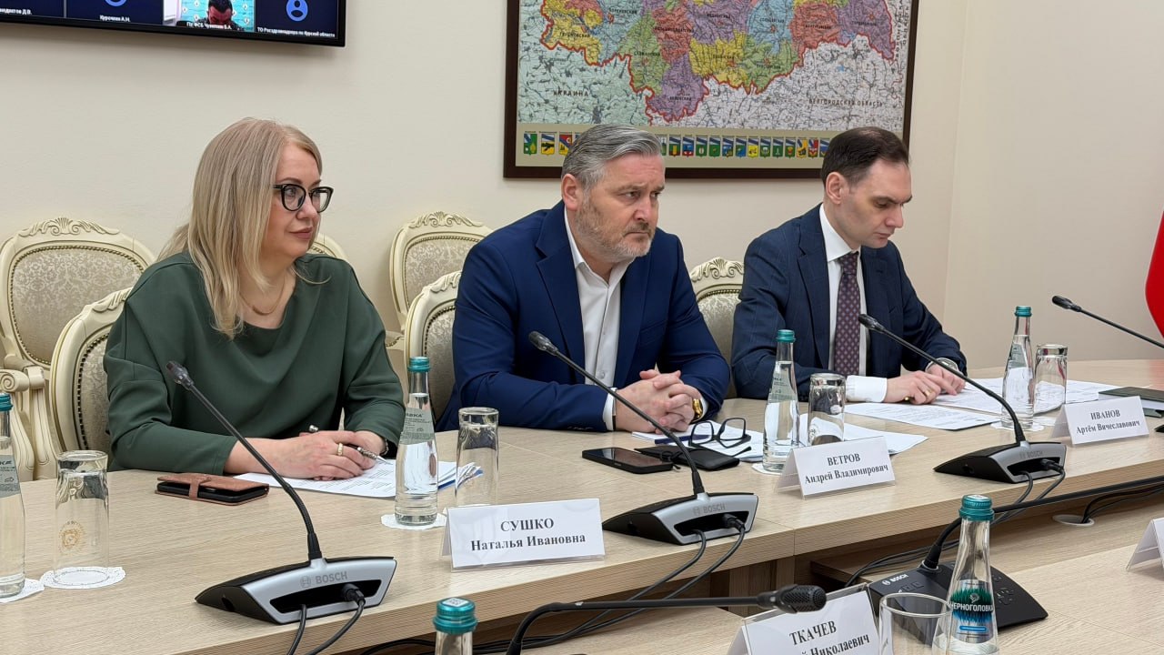 Заместитель губернатора Курской области Сергей Фофанов в режиме видеоконференции провел заседание комиссии по противодействию незаконному обороту промышленной продукции Заместитель губернатора Курской области Сергей Фофанов в режиме видеоконференции провел заседание комиссии по противодействию незаконному обороту промышленной продукции