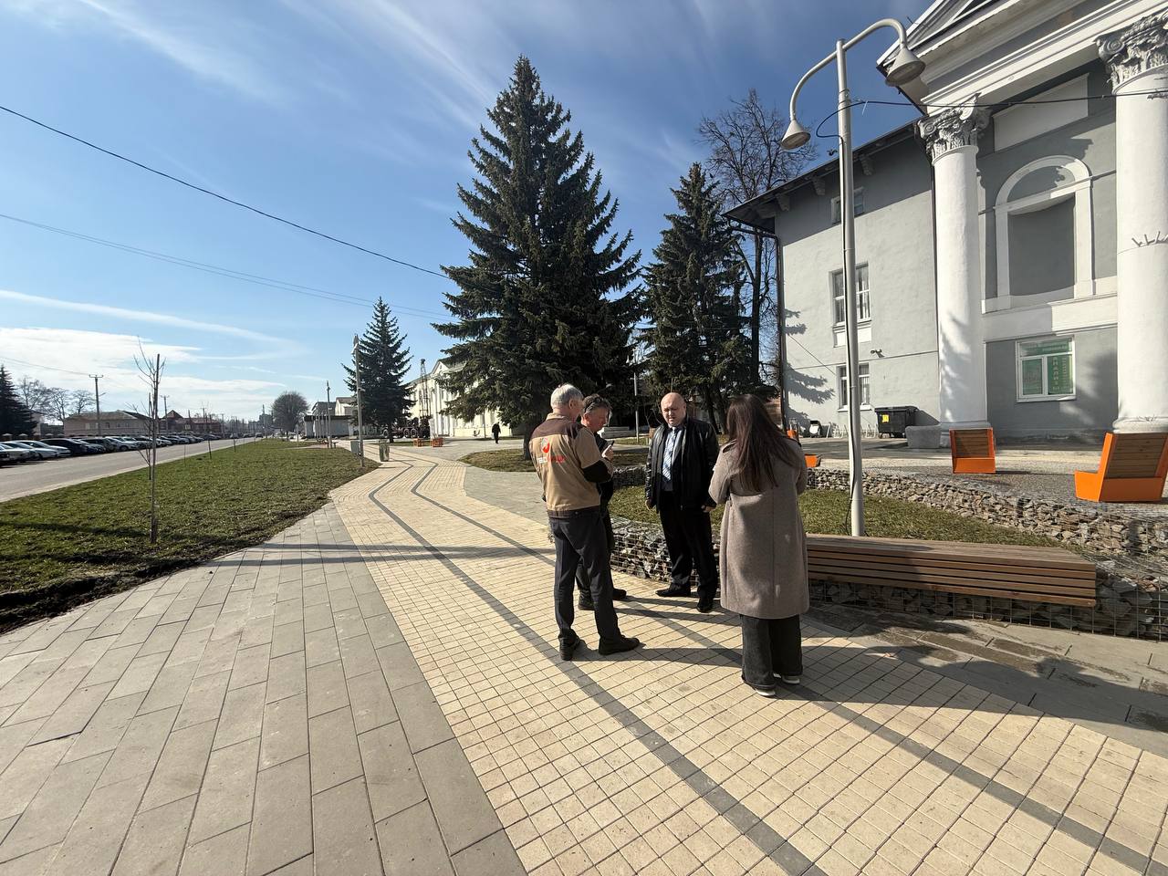 Встреча с подрядчиком: контроль за качеством благоустройства в Щиграх Встреча с подрядчиком: контроль за качеством благоустройства в Щиграх