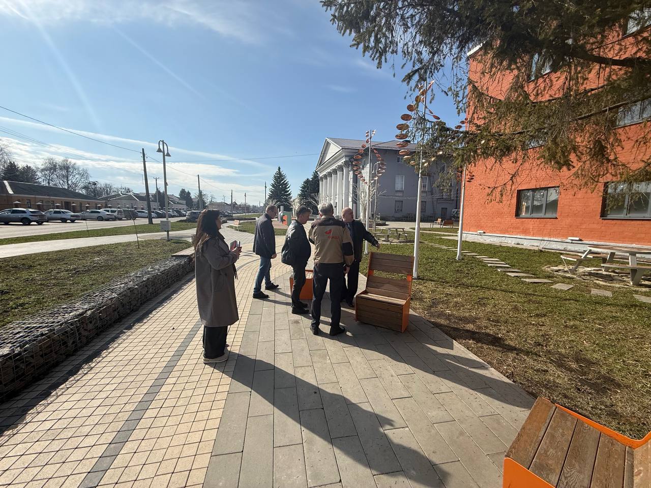 Встреча с подрядчиком: контроль за качеством благоустройства в Щиграх Встреча с подрядчиком: контроль за качеством благоустройства в Щиграх