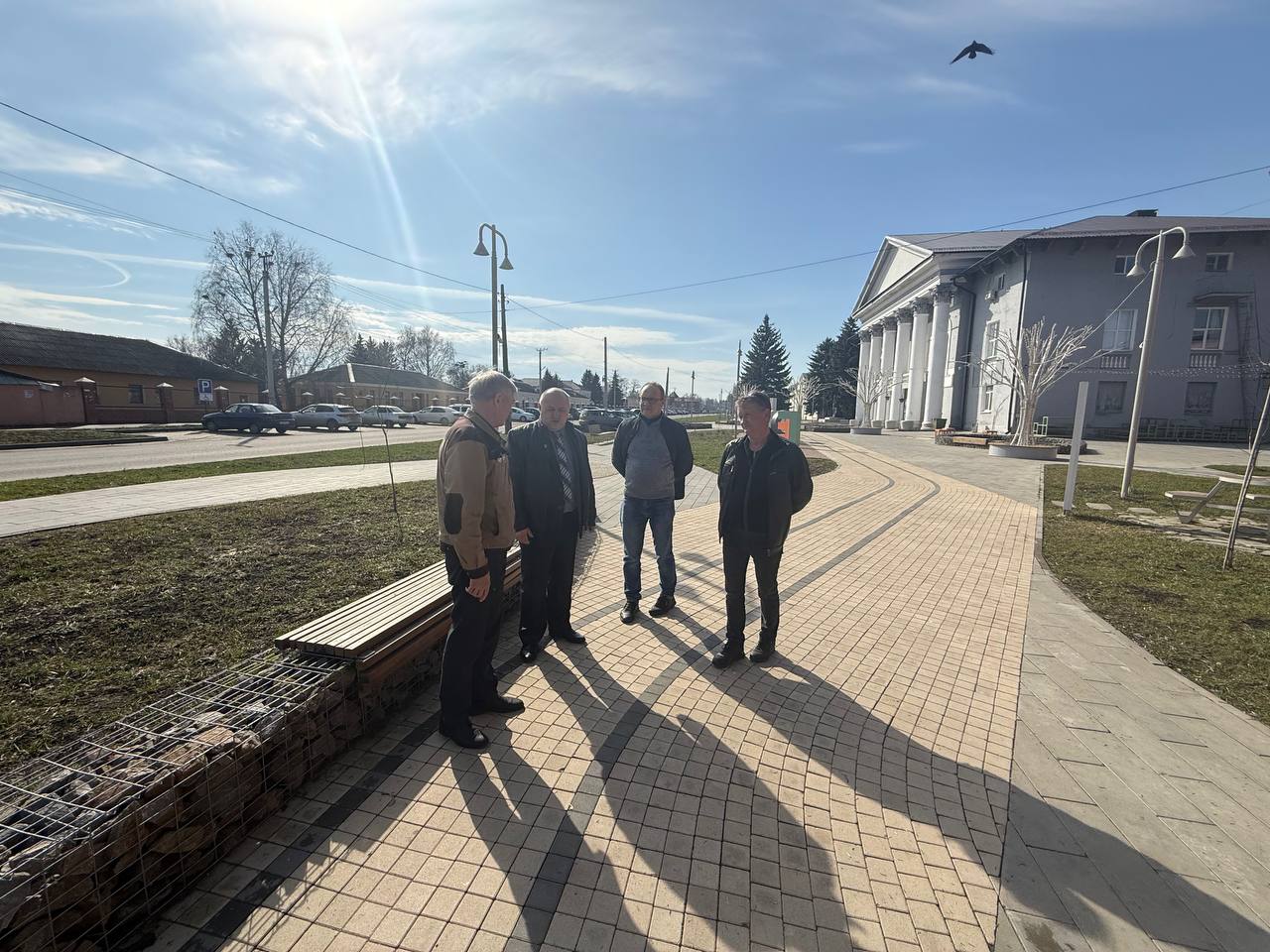 Встреча с подрядчиком: контроль за качеством благоустройства в Щиграх Встреча с подрядчиком: контроль за качеством благоустройства в Щиграх