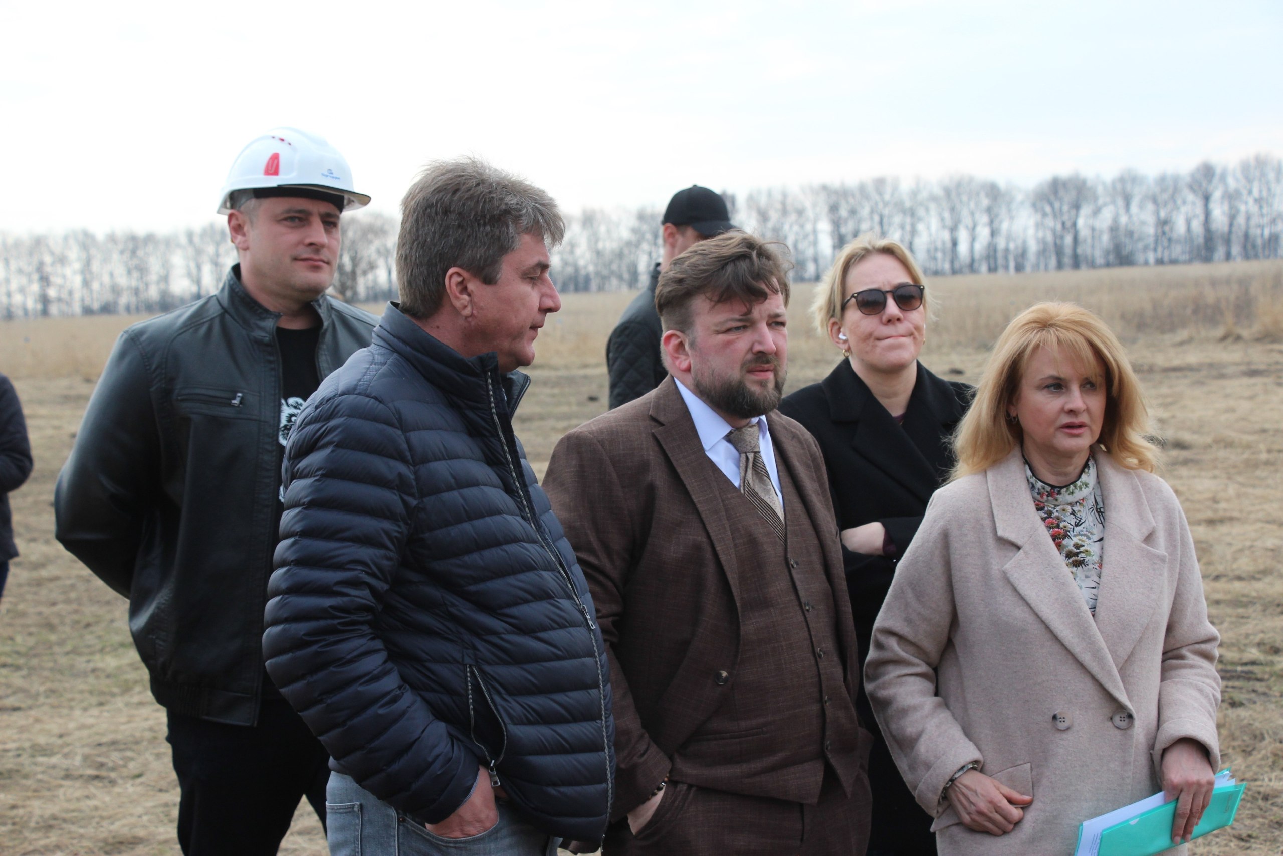 Светлана Дроздова, министр восстановления, развития приграничья и строительства Курской области, посетила площадку в Миленинском сельсовете, где началось строительство коттеджного поселка «Заря» для жителей из приграничья... Светлана Дроздова, министр восстановления, развития приграничья и строительства Курской области, посетила площадку в Миленинском сельсовете, где началось строительство коттеджного поселка «Заря» для жителей из приграничья...