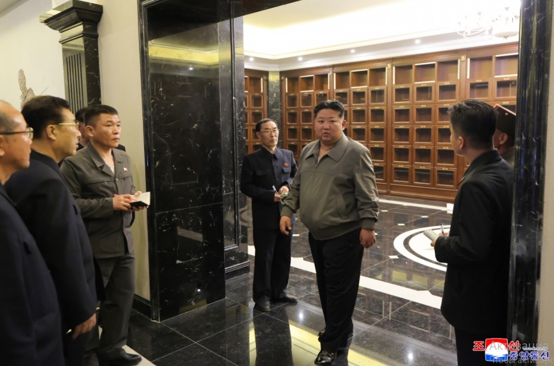 Ким Чен Ын на стройке музея, посвященного освобождению Курской области Ким Чен Ын на стройке музея, посвященного освобождению Курской области