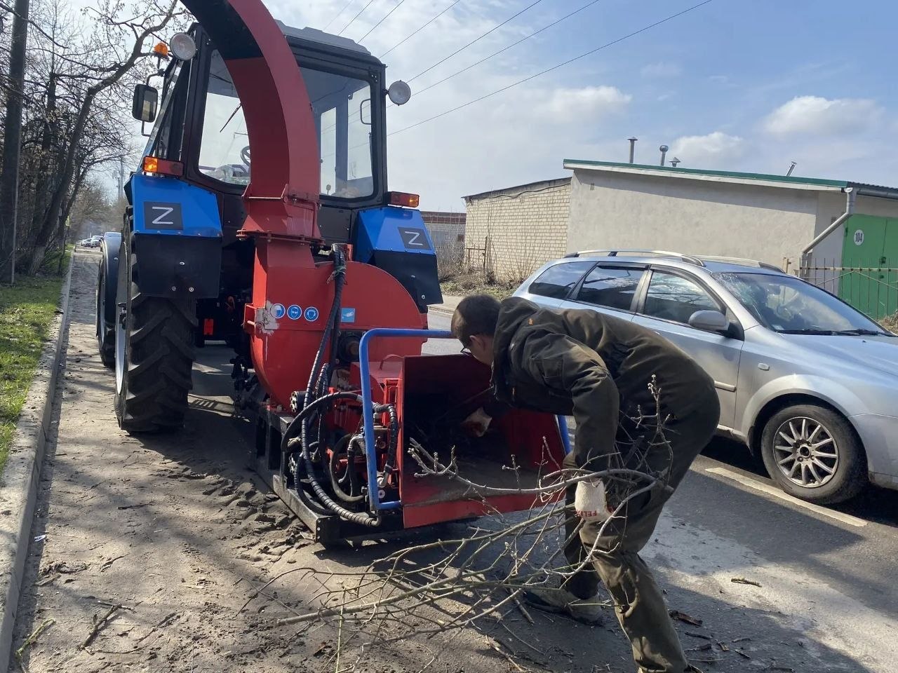 В рамках субботника используется спецтехника