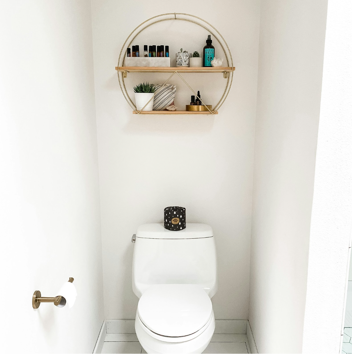 Как эффективно устранить желтый налет в унитазе?